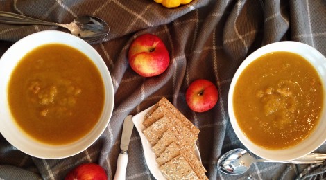 Homemade Healthy Roasted Pumpkin and Apple Soup