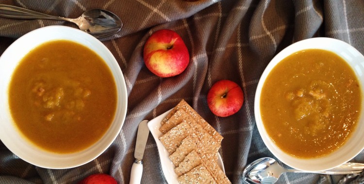 Homemade Healthy Roasted Pumpkin and Apple Soup