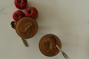 Homemade healthy cinnamon and spice applesauce